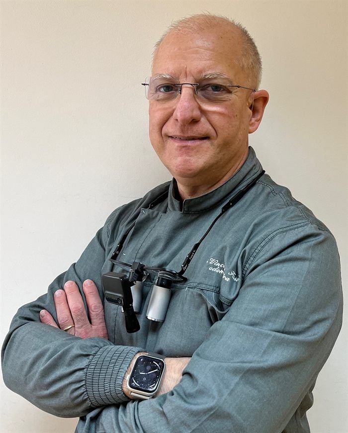 Dott. Vincenzo Fuscà – Odontoiatra e Direttore Sanitario dello Studio Dentistico Fuscà a Vibo Valentia
